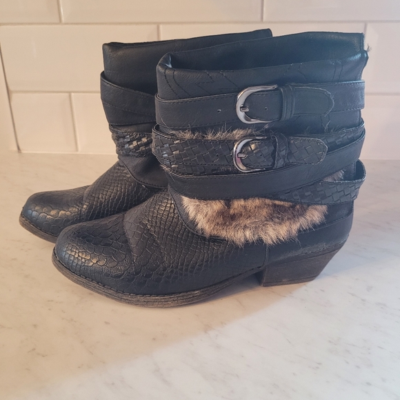 Ankle boots faux fur and leather cowboy style in black size 7'5 - Picture 3 of 8